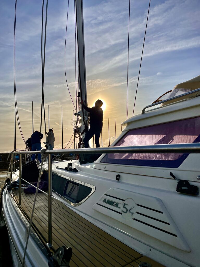 Pulling our masts for the re-rigging job, workers from Seanergie Nautic led by Didier Zappa, perform like a well oiled machine.